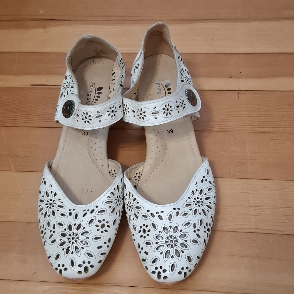 Spring Step sz 39 (US 8.5) Nougat white (cream) Mary Jane D'Orsay wedge shoes.